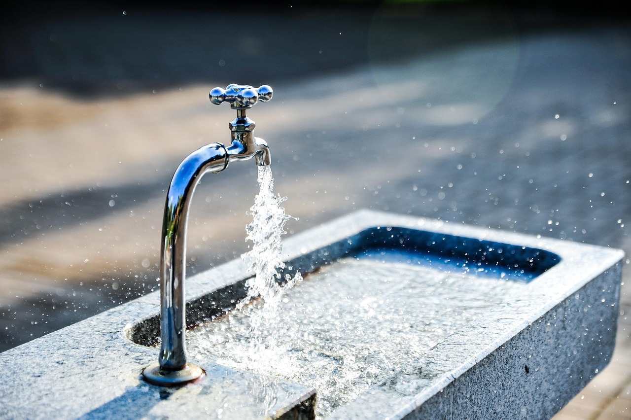 faucet, sink, tap, tap water, flow, flowing water, fresh water, clean water, wet, splashing, splash, water, nature, fountain, water fountain